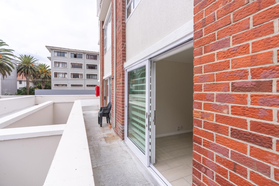 2 Bedroom Property for Sale in Sea Point Western Cape